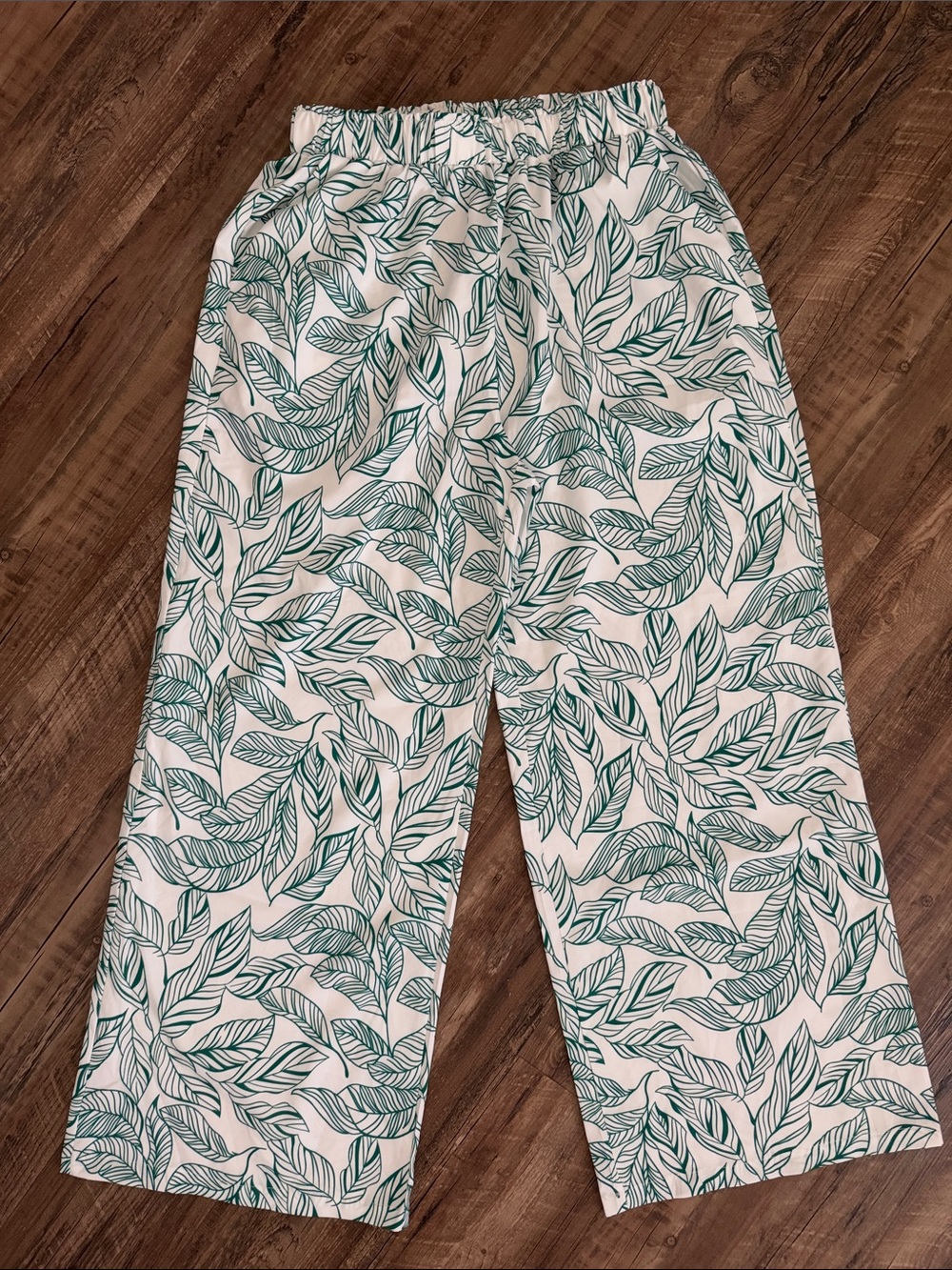 Green & White leaf print pants, ladies size Large